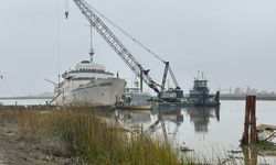 Historic Cruise Ship Aurora Moved to Mare Island