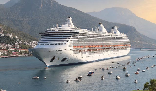 Pros and cons of working on a cruise ship