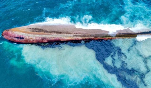 Mystery oil spill reaches Trinidad and Tobago's beaches