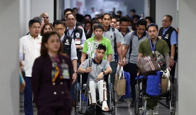 Eleven Filipino seafarers arrive at Philippines safely after Houthi attack