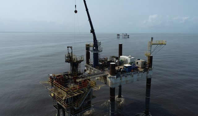 Fire at Gabon offshore platform: 5 dead