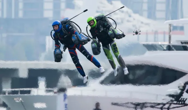 The world’s first jet suit race impresses viewers