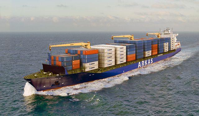 Turkish largest container owner signs for four boxship newbuilds in China