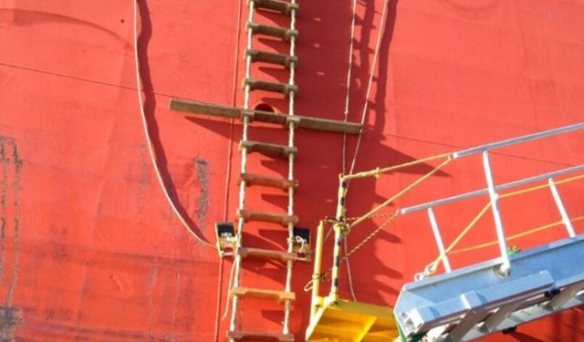 Fines issued by Australian authority over unsafe pilot ladder incident