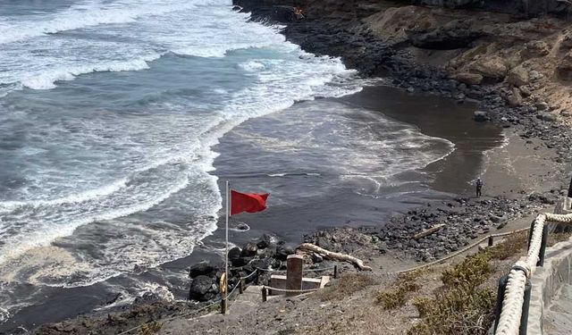 Fuel Spill from M/V Akhisar at Spanish Port Threatens Protected Areas