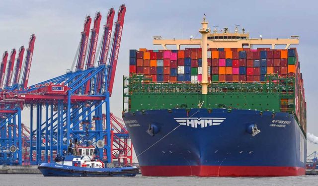 The World’s Largest Containership Will Call at Hamburg