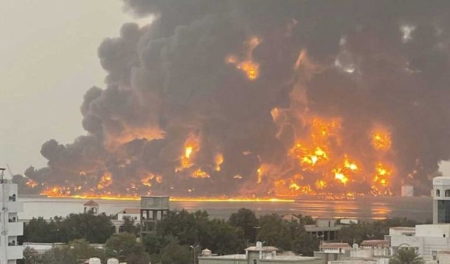 Israeli Airstrike Hits Hodeidah Port in Yemen