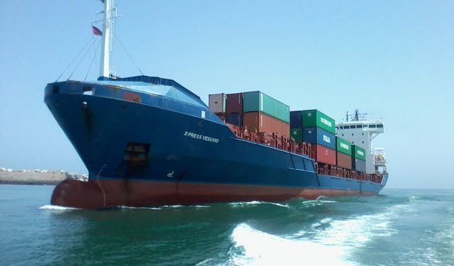 X-Press Feeders Orders Six Methanol-Ready Boxships from China