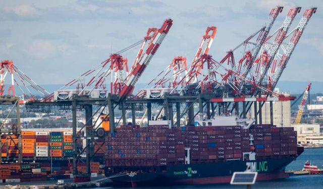 US Port Strike Looms as Automation Standoff Continues