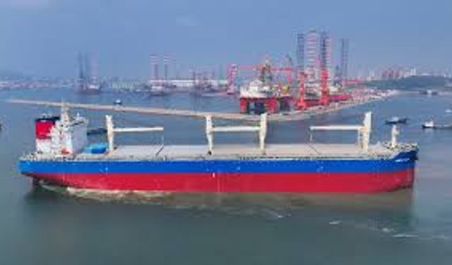 Huanghai Delivers First Pulp Carrier to Qingdao Shipping