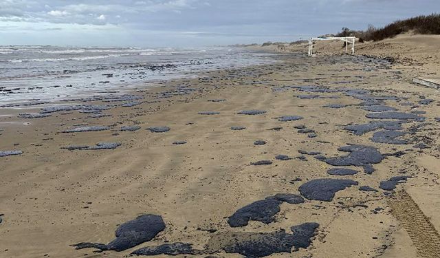 Oil Spill in Russian Black Sea After Storm-Damaged Tankers