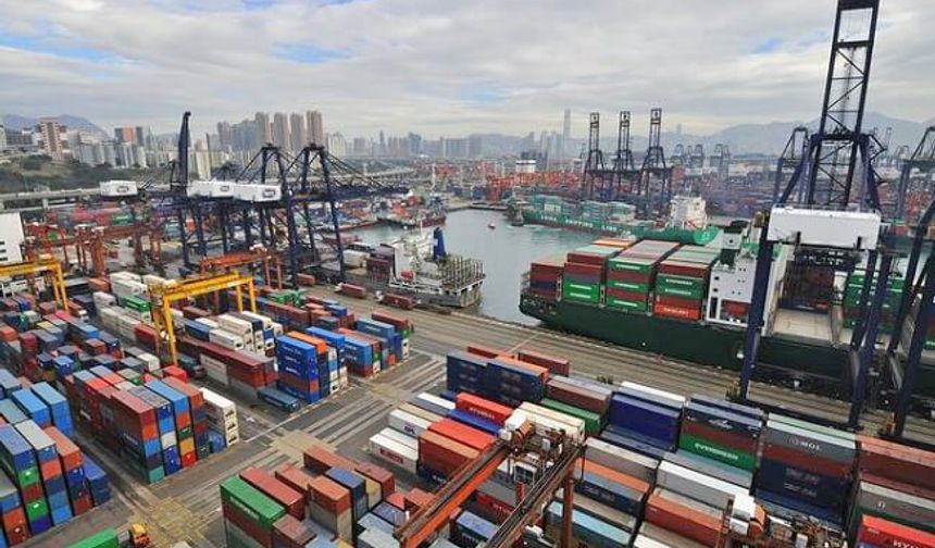 Hong Kong's port faces declining cargo amidst competition
