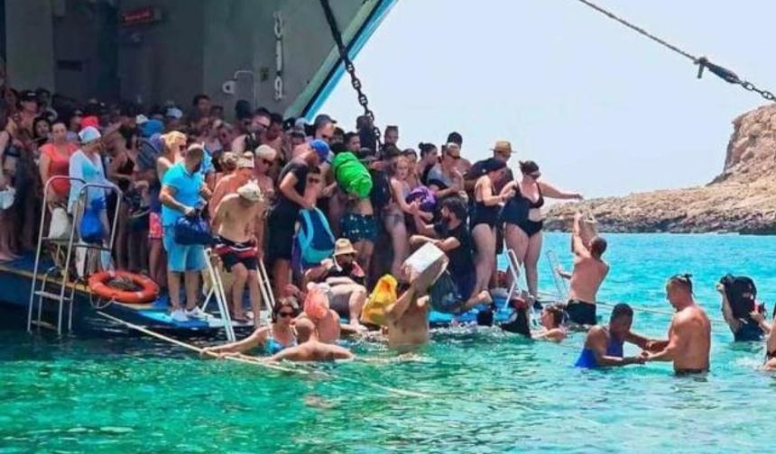 Outrage in Crete: Tourists Forced to Wade Ashore After Ferry Platform Ban