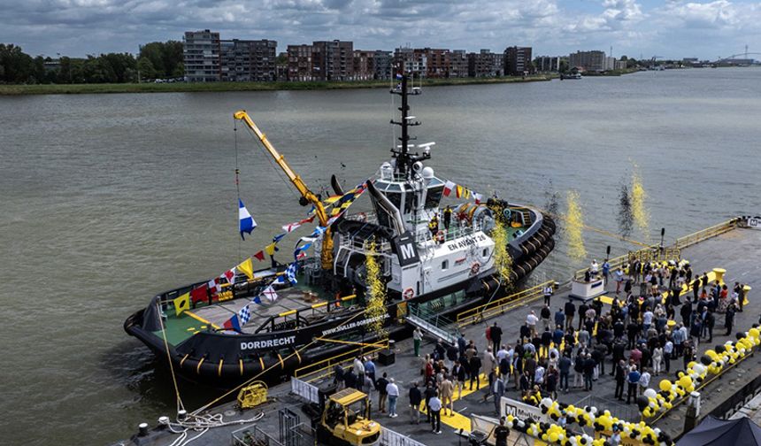 Damen Shipyards Delivers En Avant 26 to Muller Dordrecht