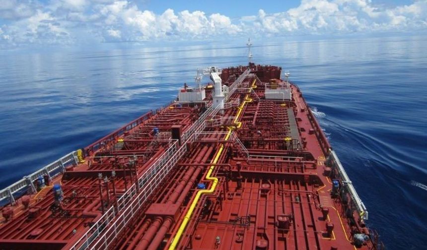 Sanctioned Tanker Discharges Russian Oil at Chinese Port