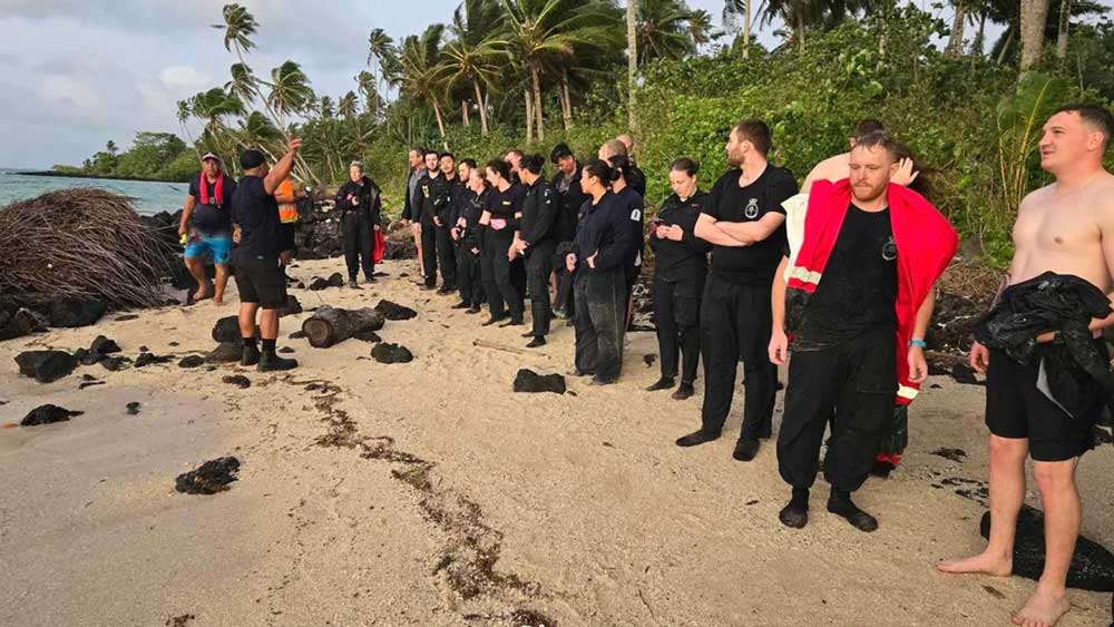 Crew of HMNZS Manawanui rescued from the sinking vessel